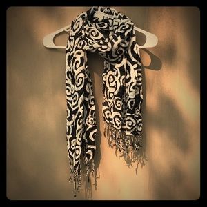 Black and white swirled super soft scarf